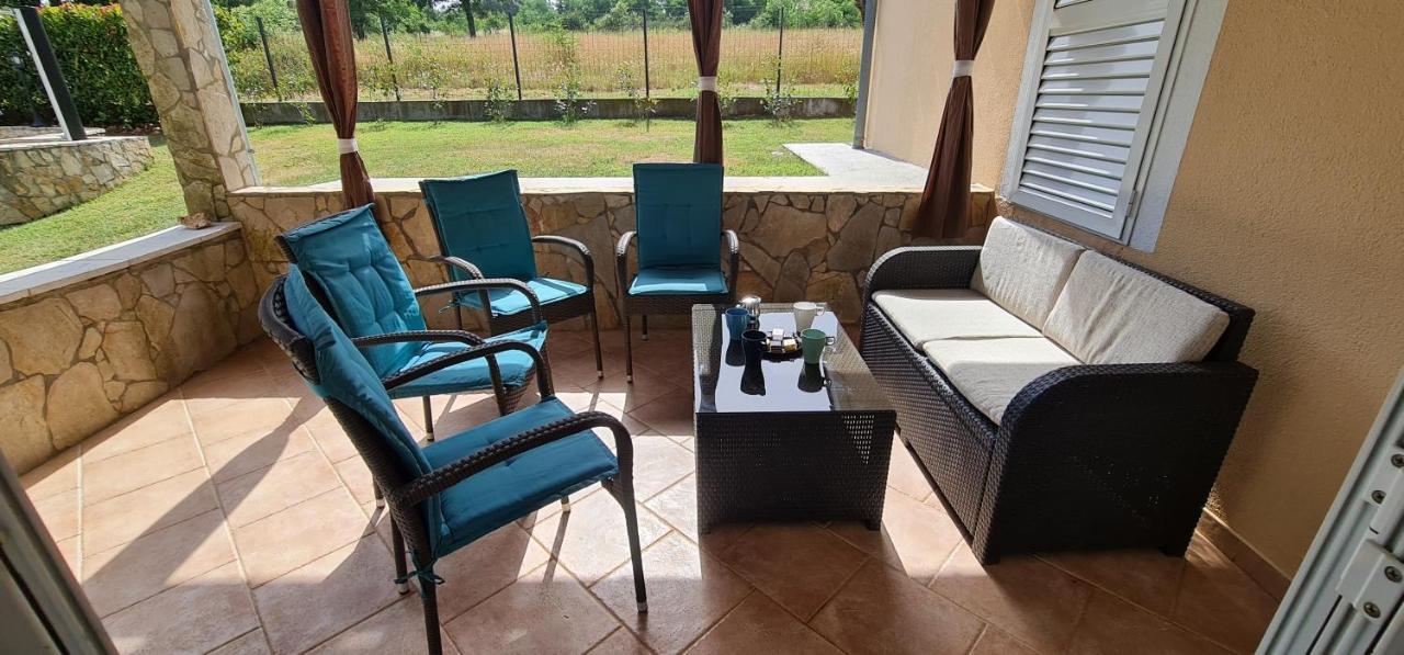 Sunny Garden Villa With Pool Loborika Exterior photo