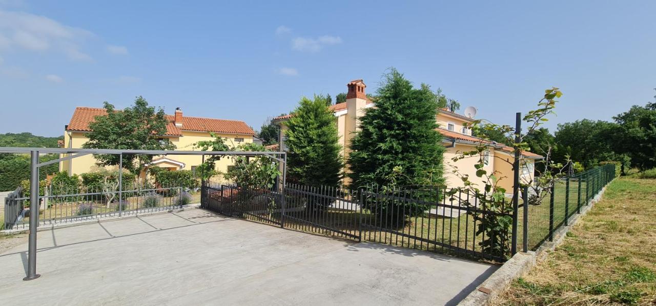 Sunny Garden Villa With Pool Loborika Exterior photo